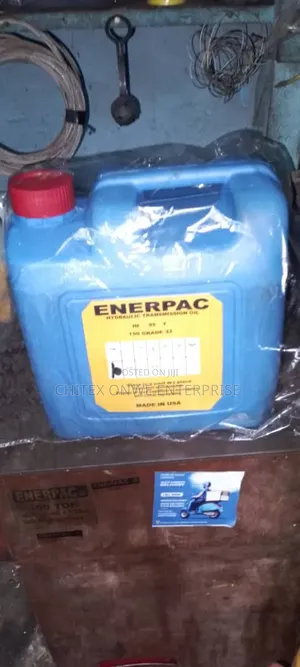 ⁠Enerpac Hf-95y Hydraulic Transmission Oil (Iso Grade 32).