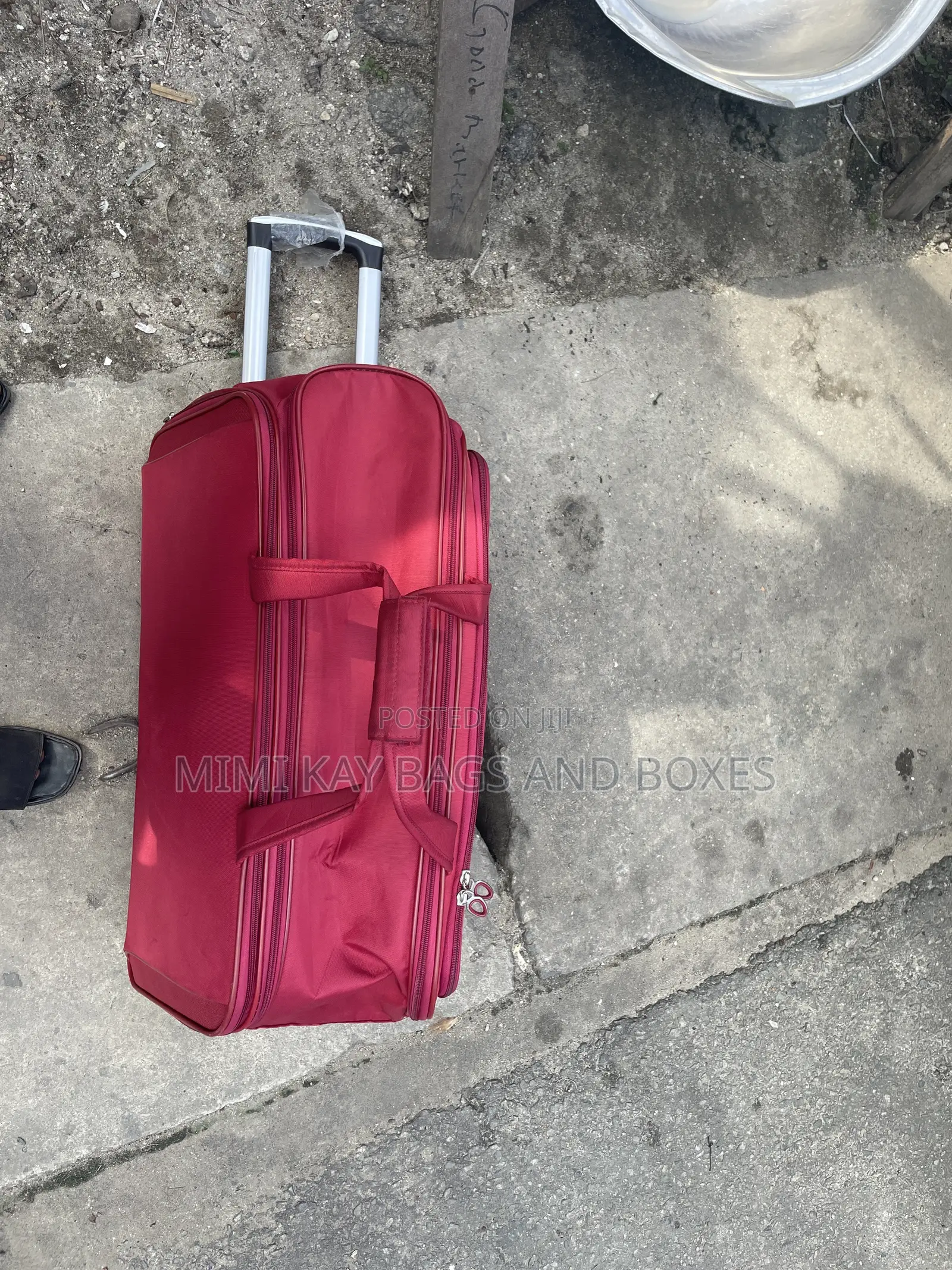 Rolling Traveling Bag Medium 50,000