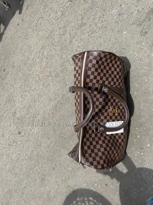 Traveling Bags 17000 for Medium Size