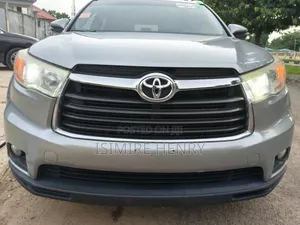 Toyota Highlander XLE 4dr SUV AWD (3.5L 6cyl 6A) 2015 Silver