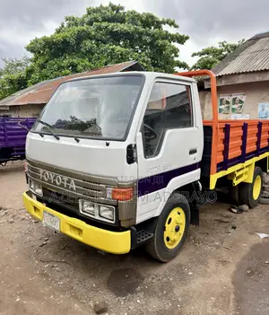 Toyota Dyna 200 Six Tyres 3rz Petrol Engine