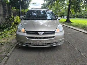 Toyota Sienna XLE 2005 Gold