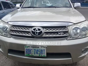 Toyota Fortuner 2010 Silver