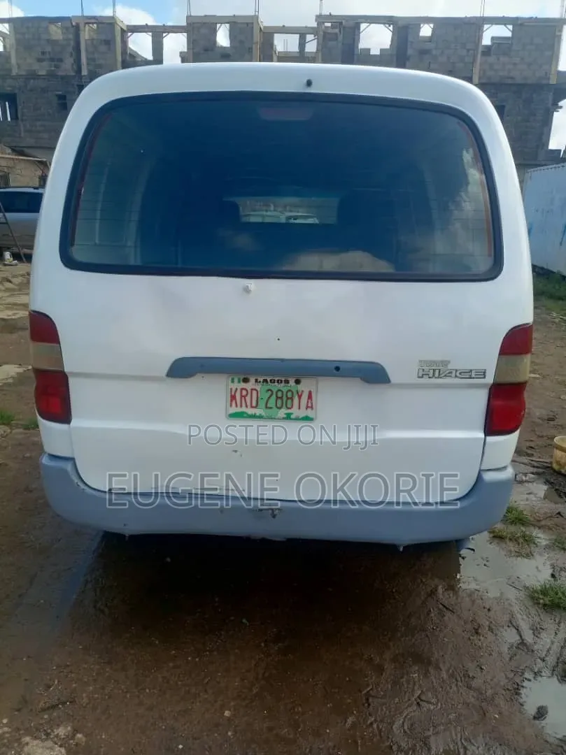 Toyota HiAce 2004 White