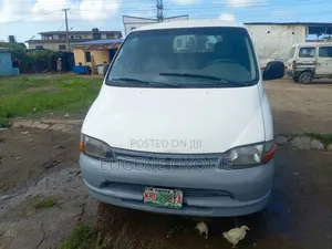 Toyota HiAce 2004 White