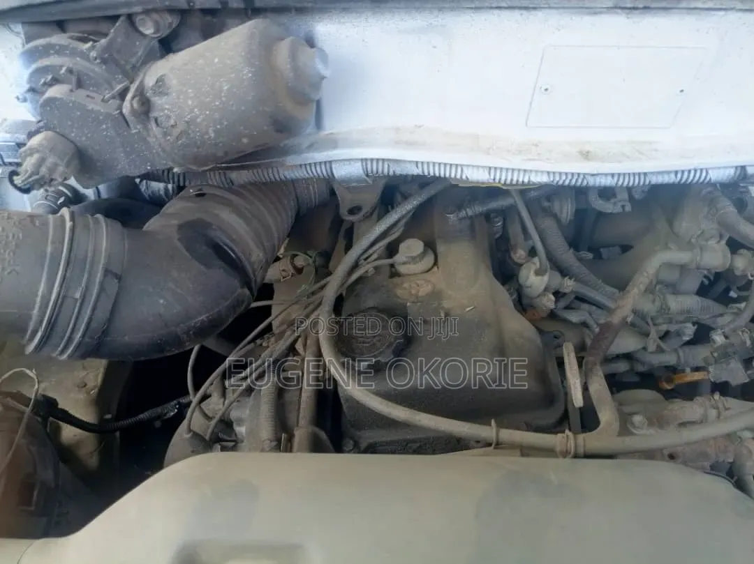 Toyota HiAce 2004 White
