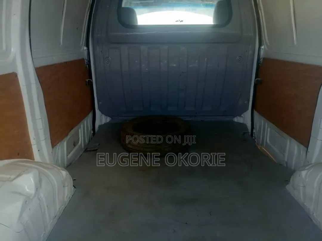 Toyota HiAce 2004 White