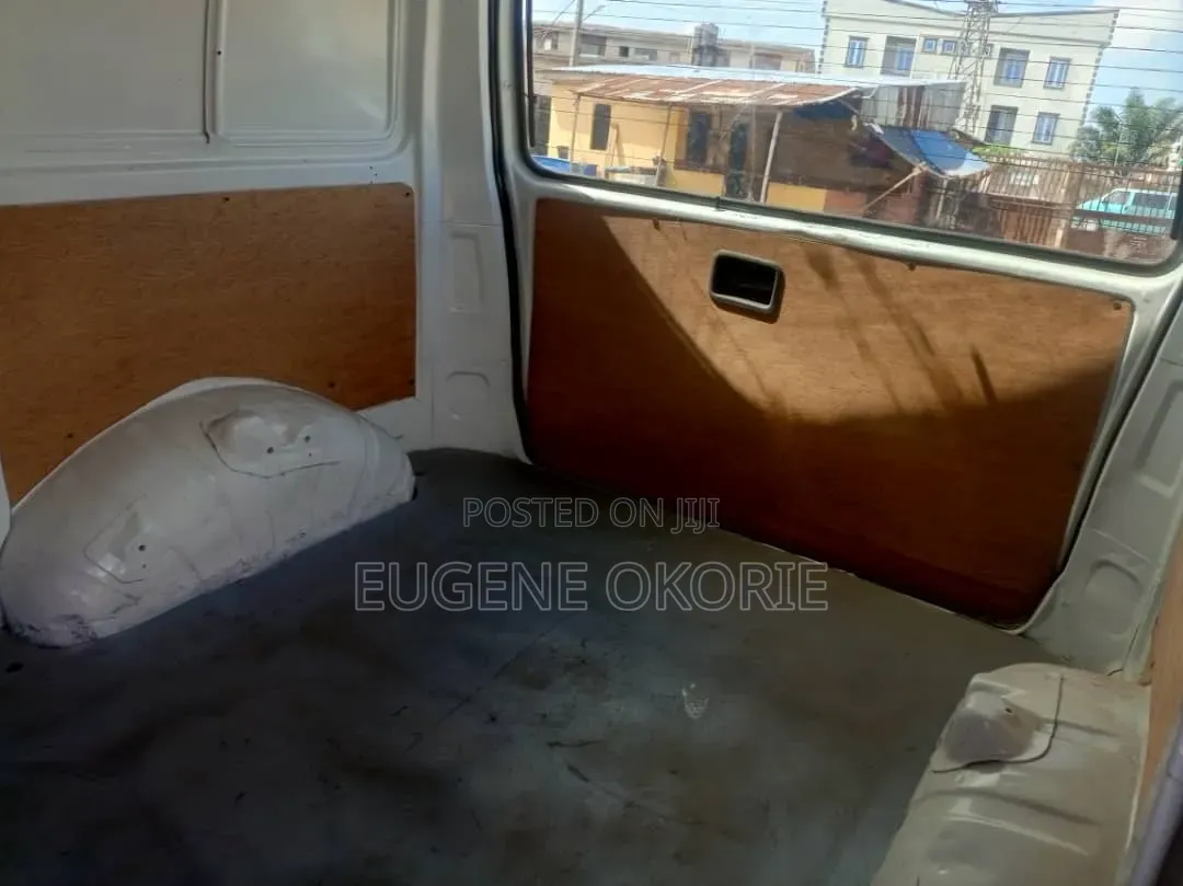 Toyota HiAce 2004 White