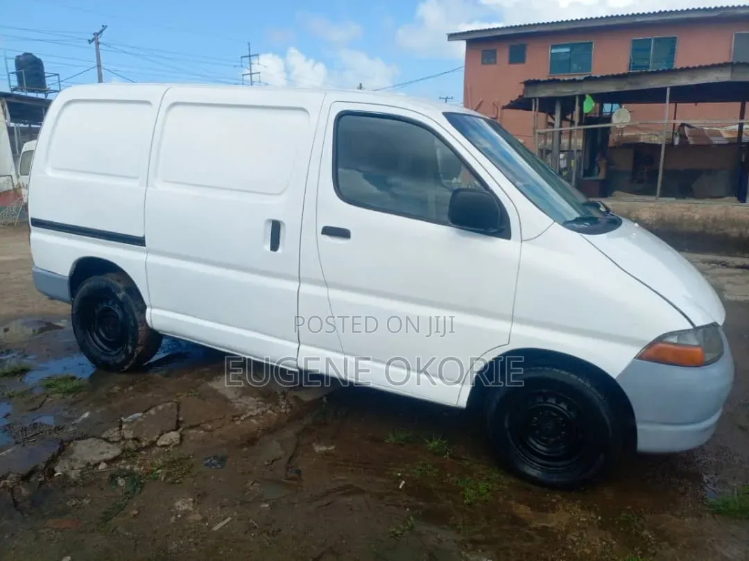 Toyota HiAce 2004 White