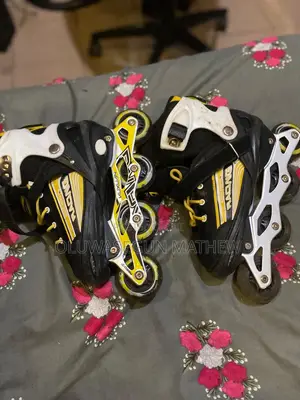 Adult Skating Shoe, Size 40, 41, 42