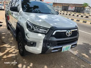 Toyota Hilux 2025 White