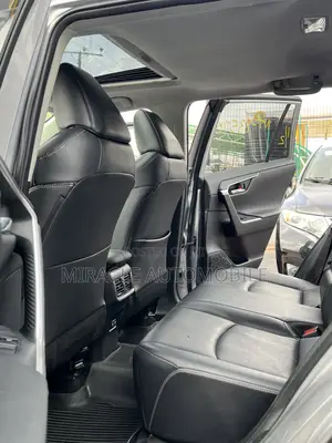 Toyota RAV4 Limited AWD 2020 Silver