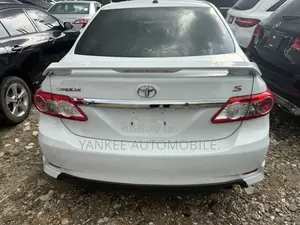 Toyota Corolla S Special Edition 4dr Sedan (1.8L 4cyl 4A) 2013 White