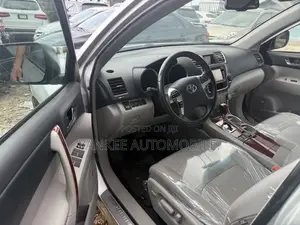 Toyota Highlander Limited 3.5l 4WD 2013 Silver