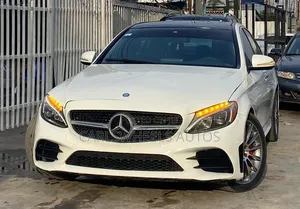 Mercedes-Benz C300 Luxury 4dr AWD 4Matic Sedan (2.0L 4cyl 7A) 2015