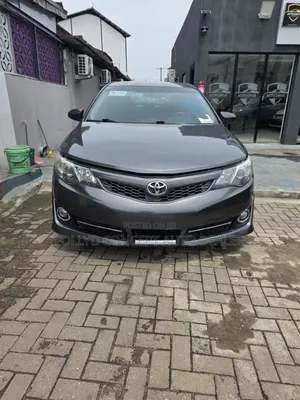 Toyota Camry SE 4dr Sedan (2.5L 4cyl 6A) 2014 Gray