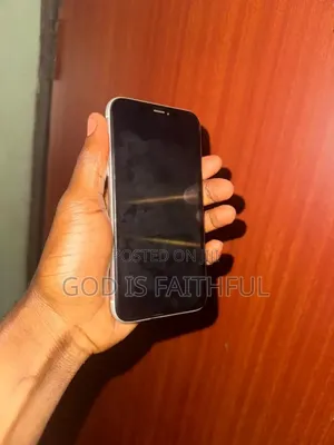 Apple iPhone XR 64 GB White