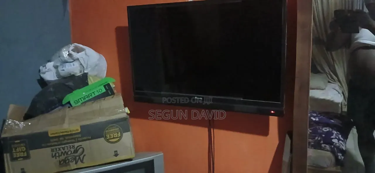 Sunking Solar Package Plus Tv, 5 Lights and Standing Fan