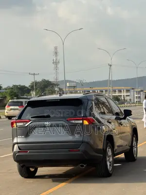 Toyota RAV4 XLE AWD 2024 Gray