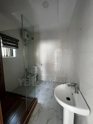5bdrm Apartment in Ikate for rent