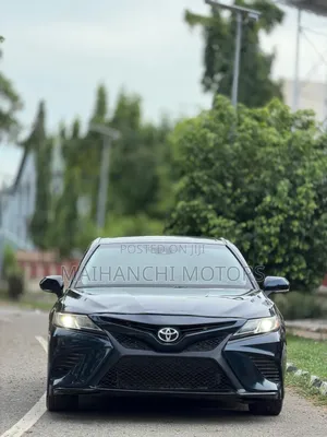 Toyota Camry SE FWD (2.5L 4cyl 8AM) 2018 Blue