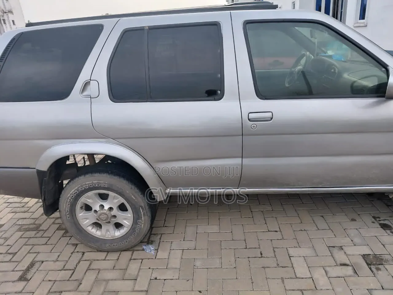 Nissan Pathfinder Automatic 2000 Silver