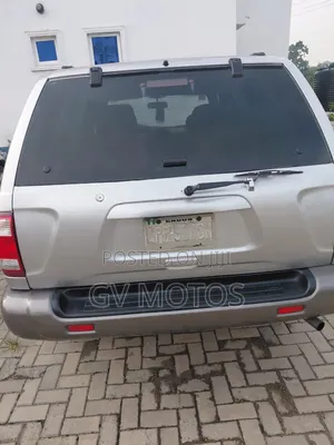 Nissan Pathfinder Automatic 2000 Silver