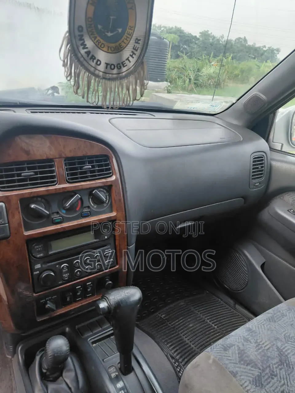 Nissan Pathfinder Automatic 2000 Silver