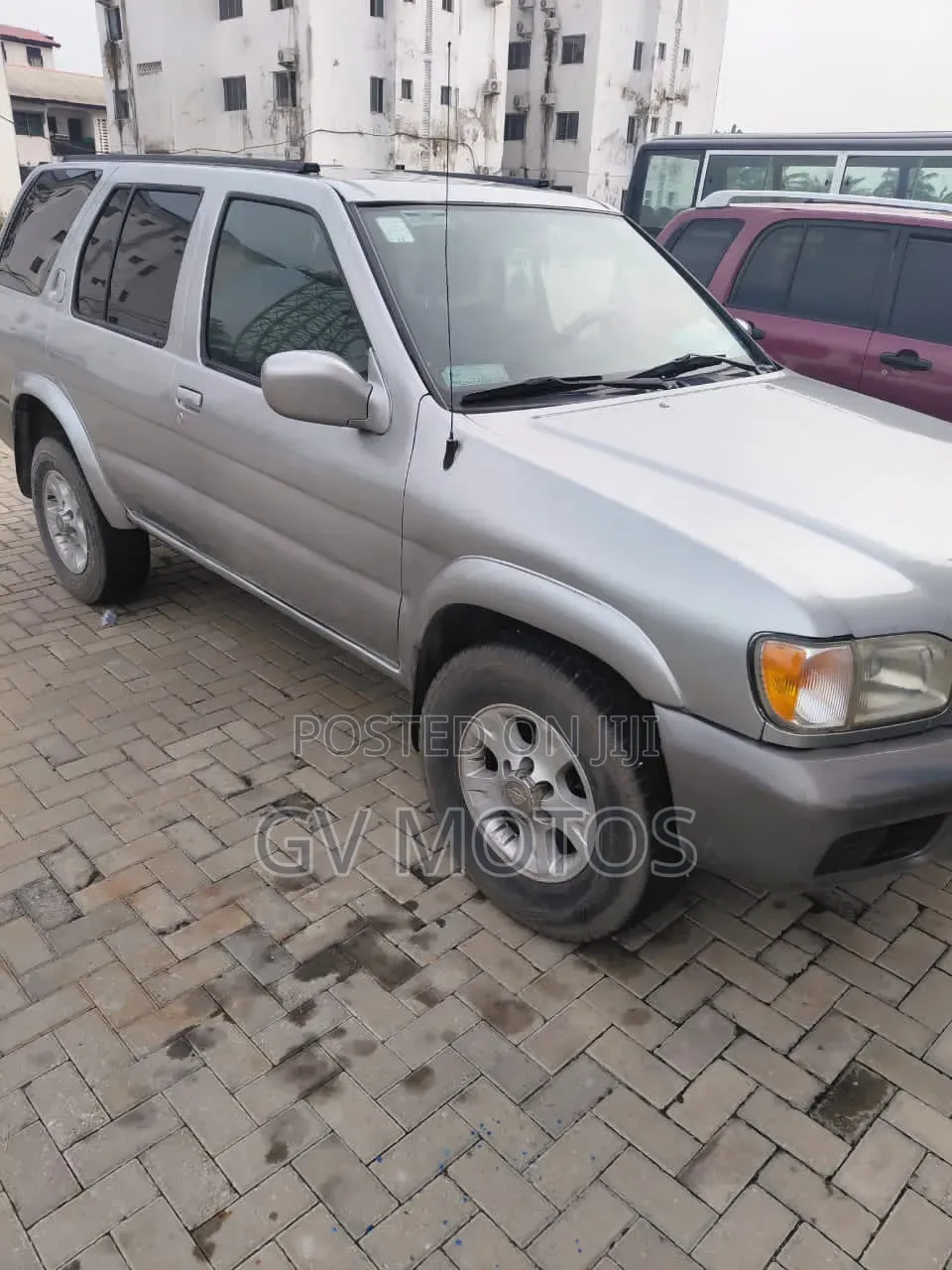 Nissan Pathfinder Automatic 2000 Silver