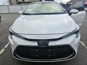 Toyota Corolla LE 2024 White