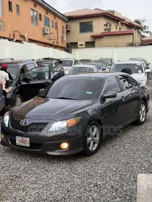 Toyota Camry SE 4dr Sedan (2.5L 4cyl 6A) 2011 Gray