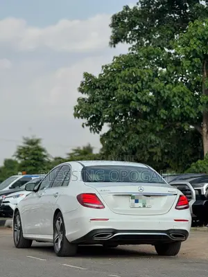 Mercedes-Benz E300 4Matic AWD Sedan (2.0L 4cyl 9A) 2017 White