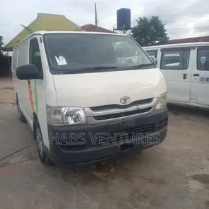 Toyota HiAce 2006 White
