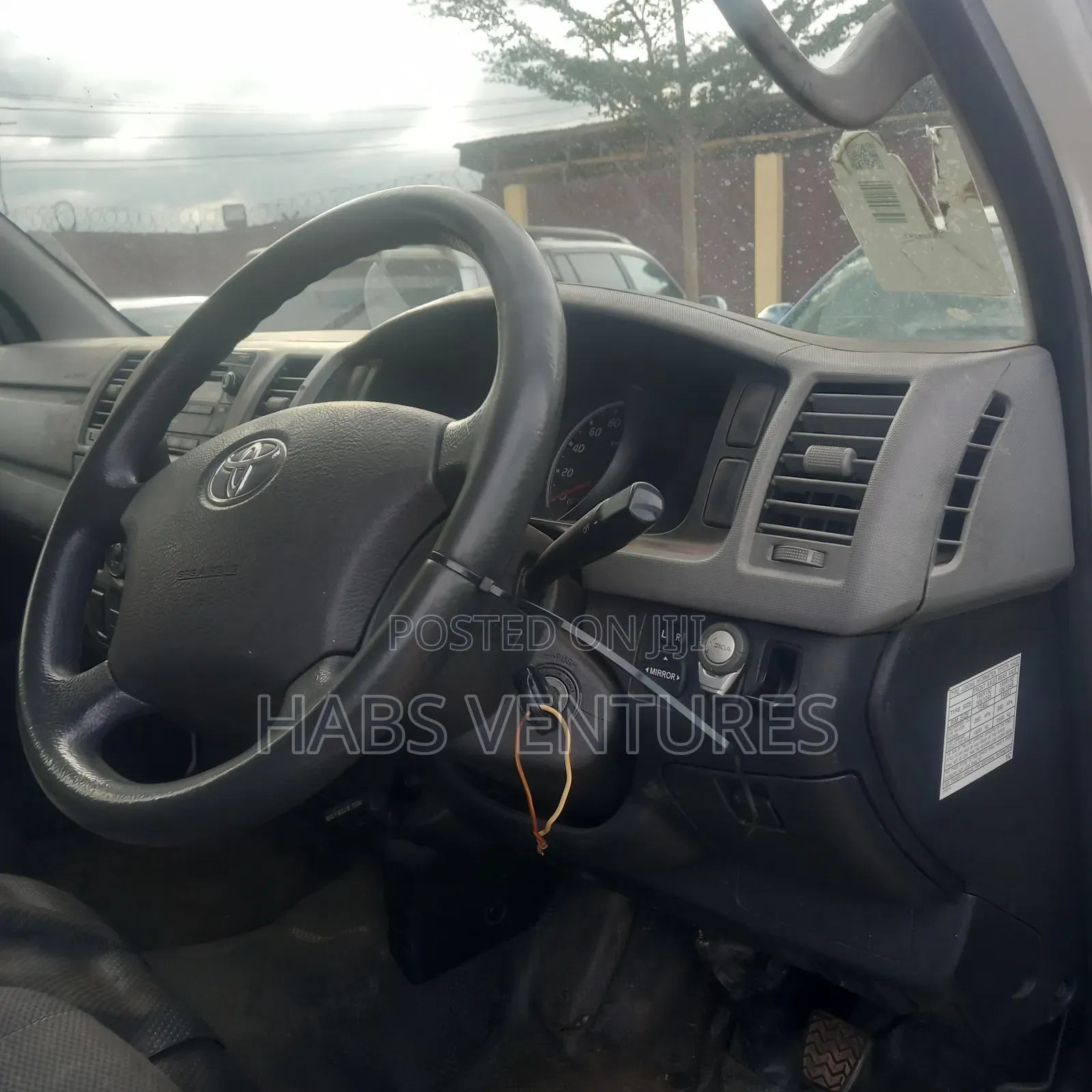 Toyota HiAce 2006 White