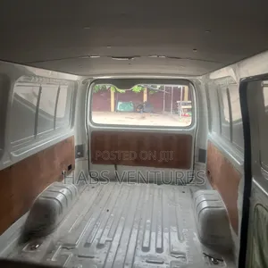 Toyota HiAce 2006 White