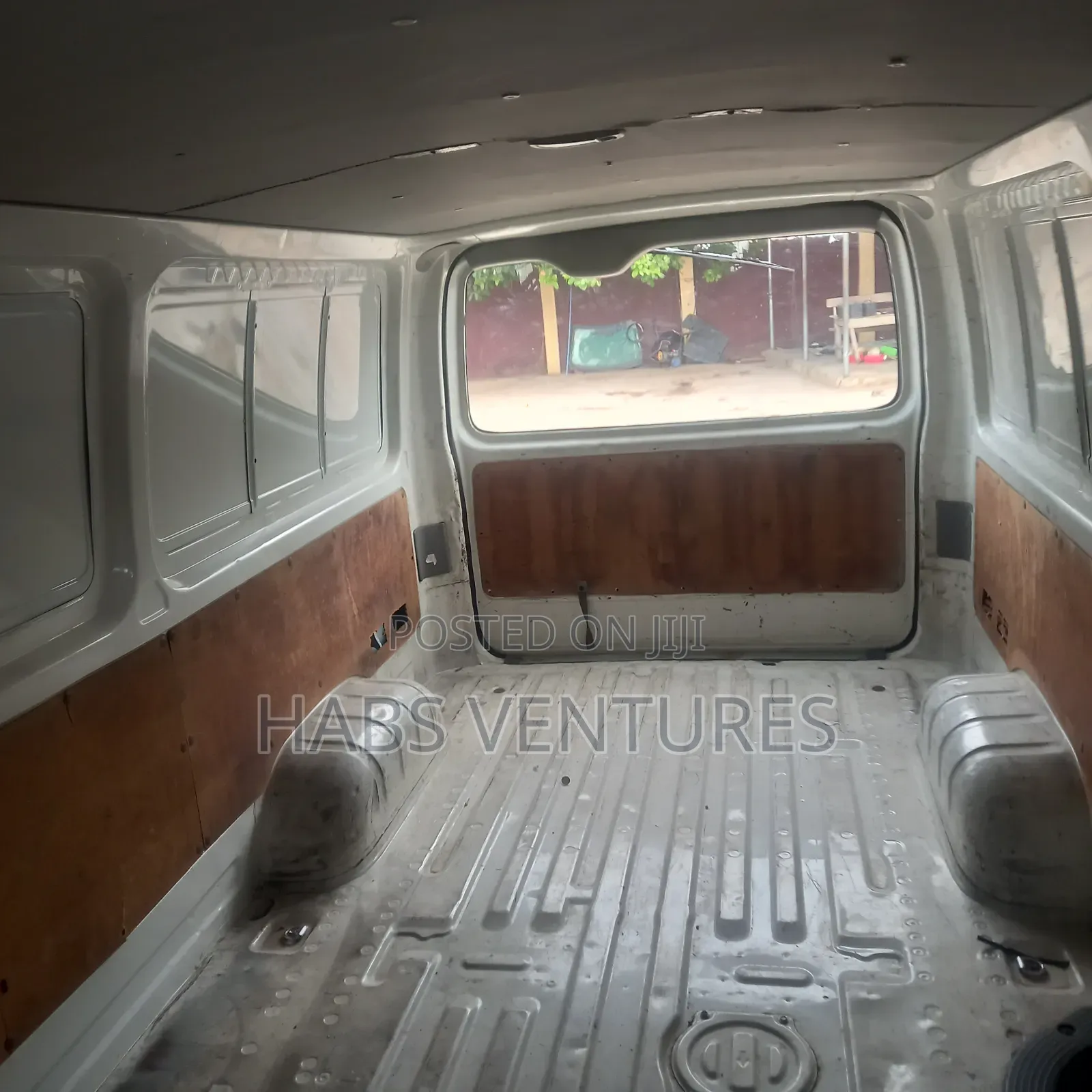 Toyota HiAce 2006 White