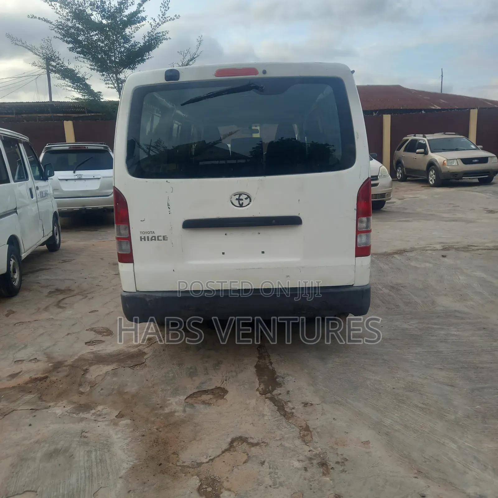 Toyota HiAce 2006 White