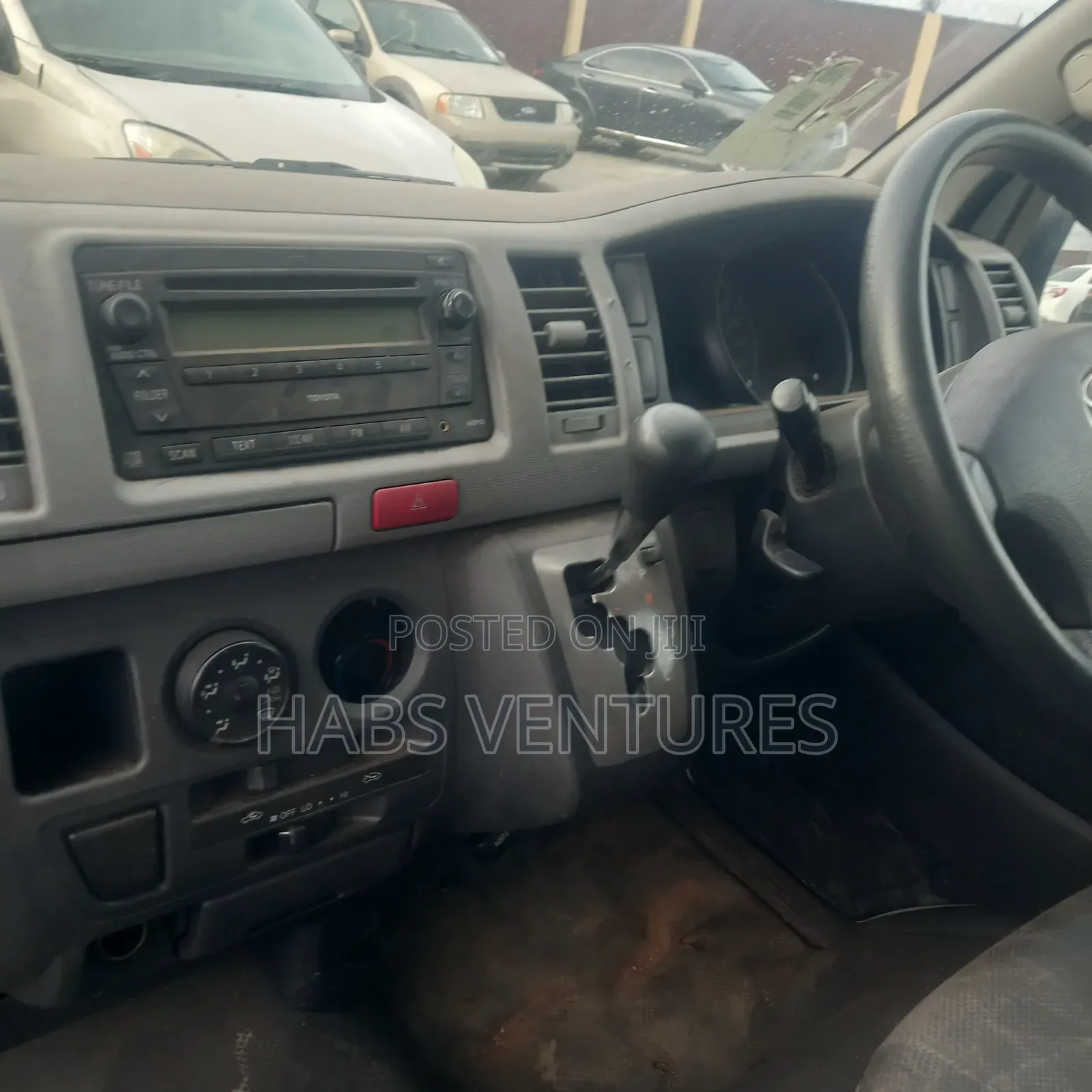 Toyota HiAce 2006 White