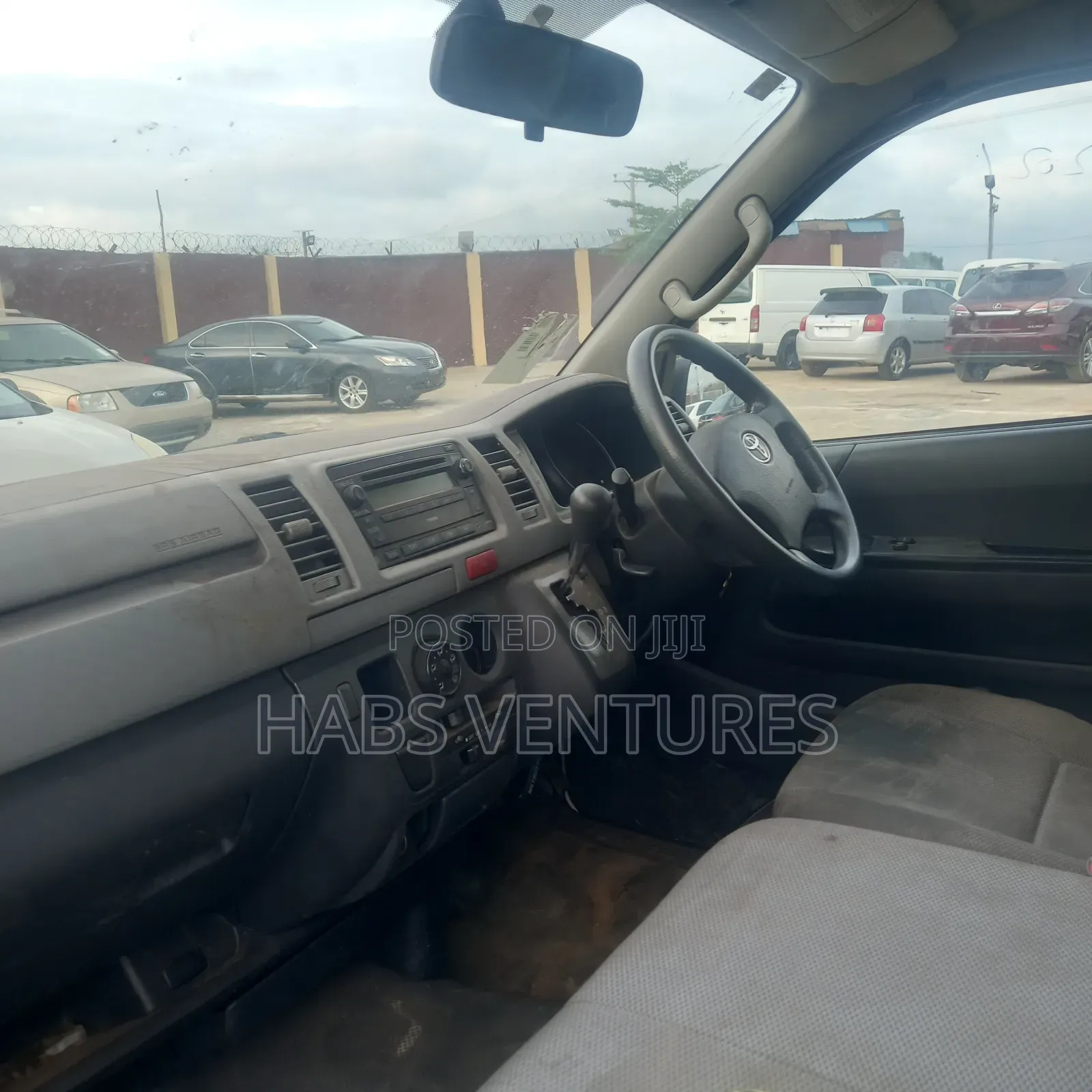 Toyota HiAce 2006 White