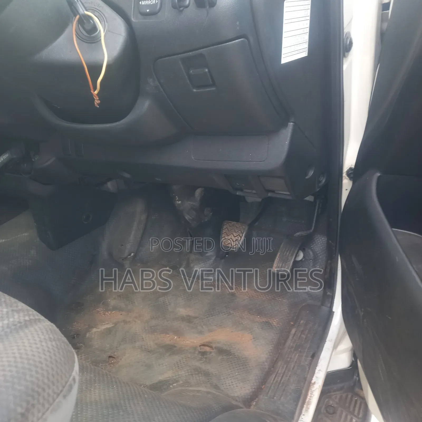 Toyota HiAce 2006 White