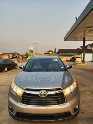 Toyota Highlander LE Plus 4dr SUV AWD (3.5L 6cyl 6A) 2014 Gray
