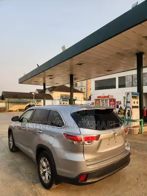 Toyota Highlander LE Plus 4dr SUV AWD (3.5L 6cyl 6A) 2014 Gray