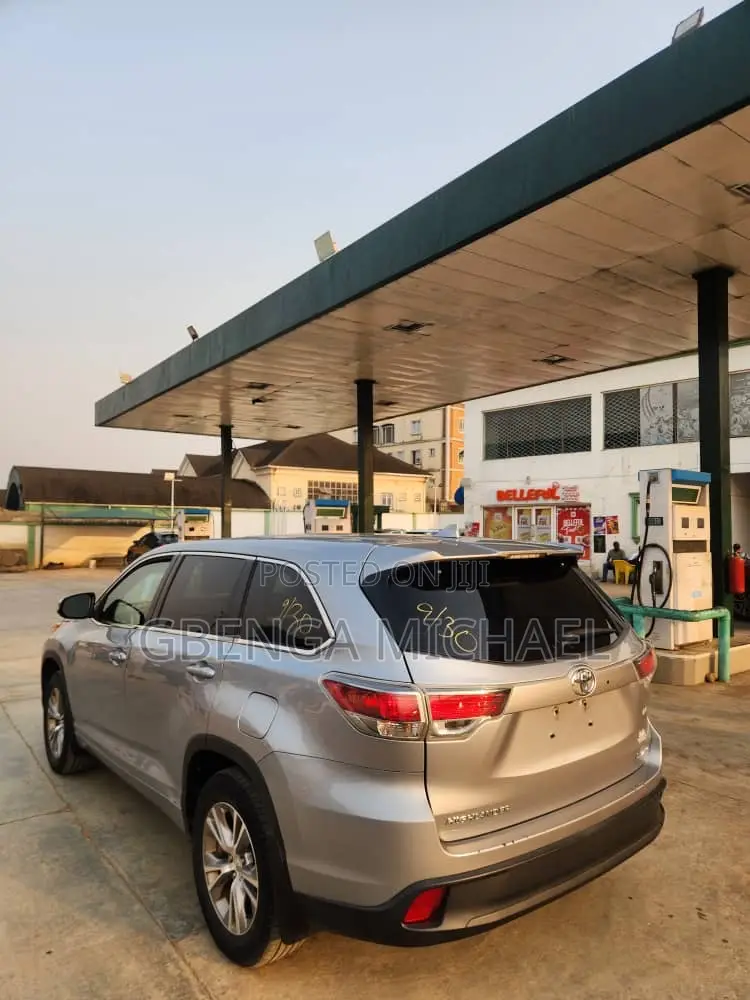 Toyota Highlander LE Plus 4dr SUV AWD (3.5L 6cyl 6A) 2014 Gray