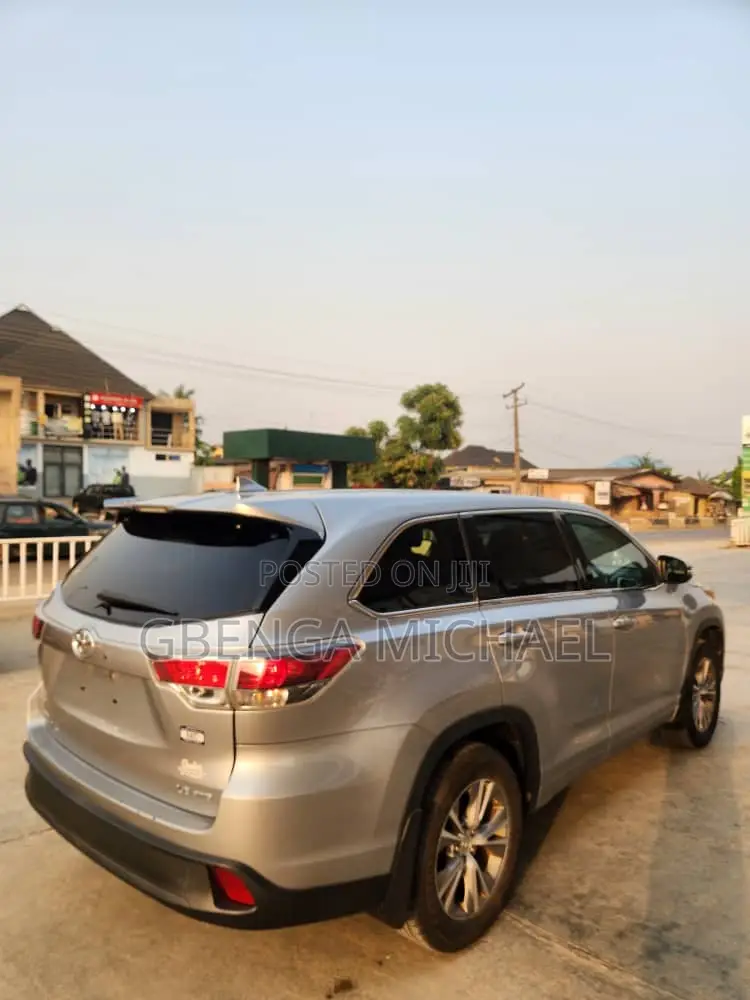 Toyota Highlander LE Plus 4dr SUV AWD (3.5L 6cyl 6A) 2014 Gray