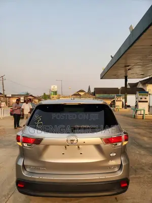 Toyota Highlander LE Plus 4dr SUV AWD (3.5L 6cyl 6A) 2014 Gray