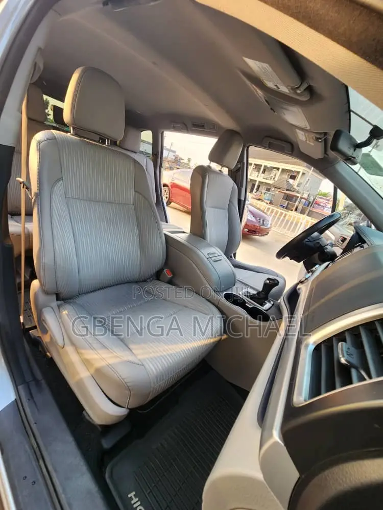 Toyota Highlander LE Plus 4dr SUV AWD (3.5L 6cyl 6A) 2014 Gray
