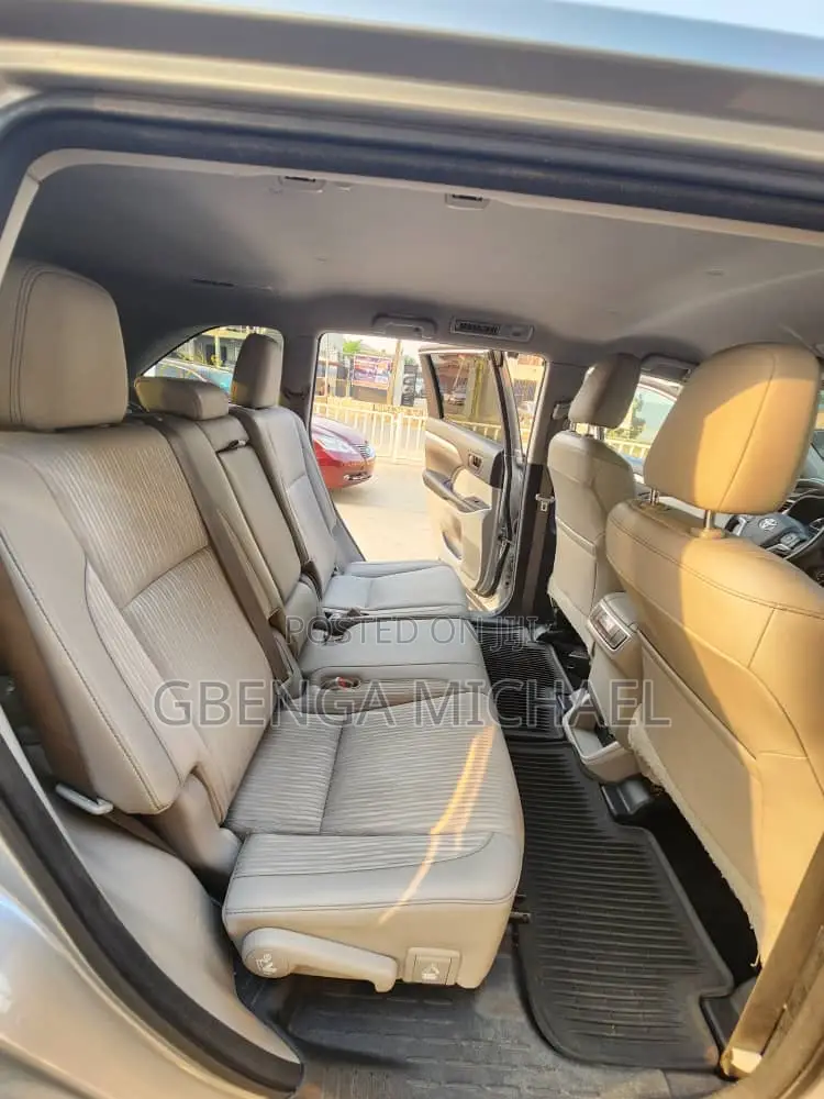 Toyota Highlander LE Plus 4dr SUV AWD (3.5L 6cyl 6A) 2014 Gray