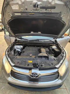 Toyota Highlander LE Plus 4dr SUV AWD (3.5L 6cyl 6A) 2014 Gray