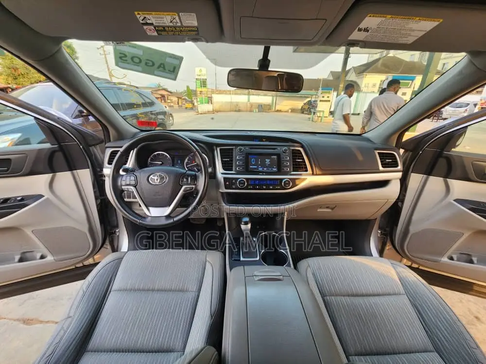 Toyota Highlander LE Plus 4dr SUV AWD (3.5L 6cyl 6A) 2014 Gray