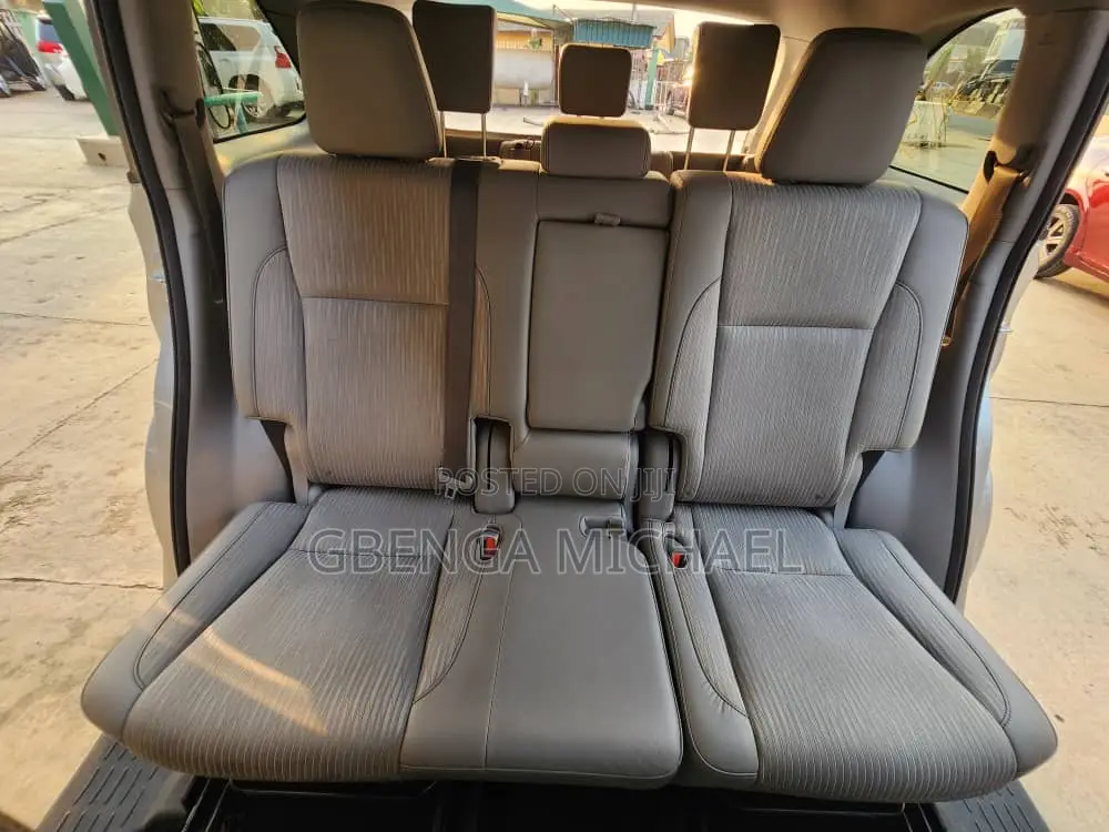 Toyota Highlander LE Plus 4dr SUV AWD (3.5L 6cyl 6A) 2014 Gray